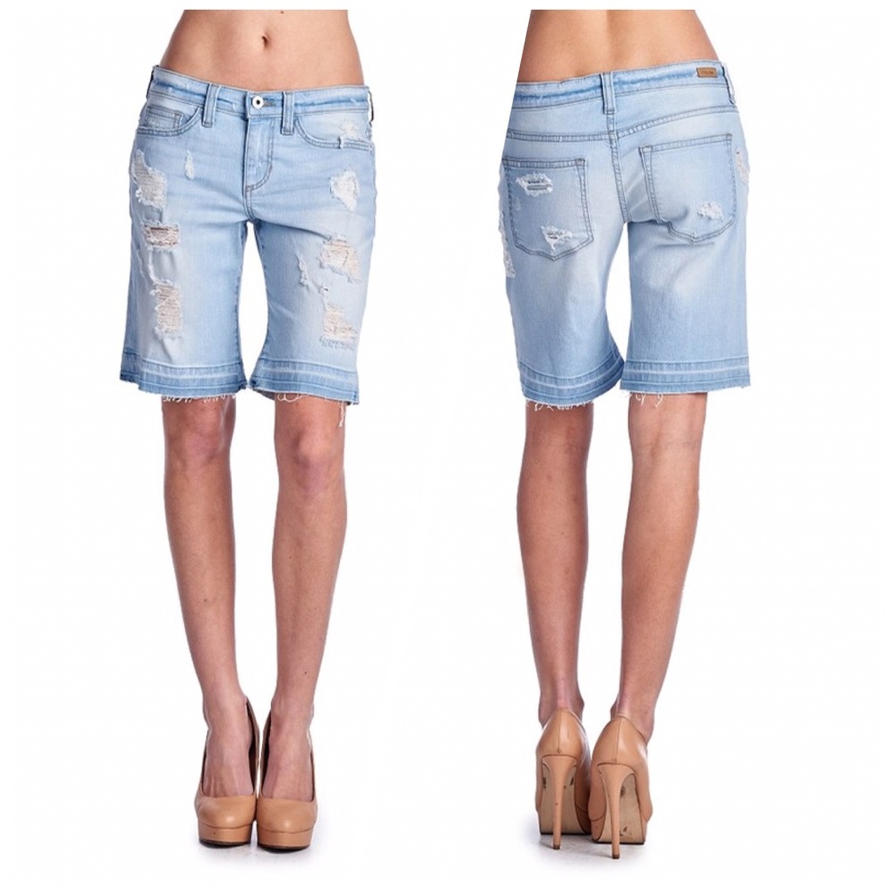 ❤️LAST PAIR! Released hem destroyed denim shorts - Picture 3 of 5